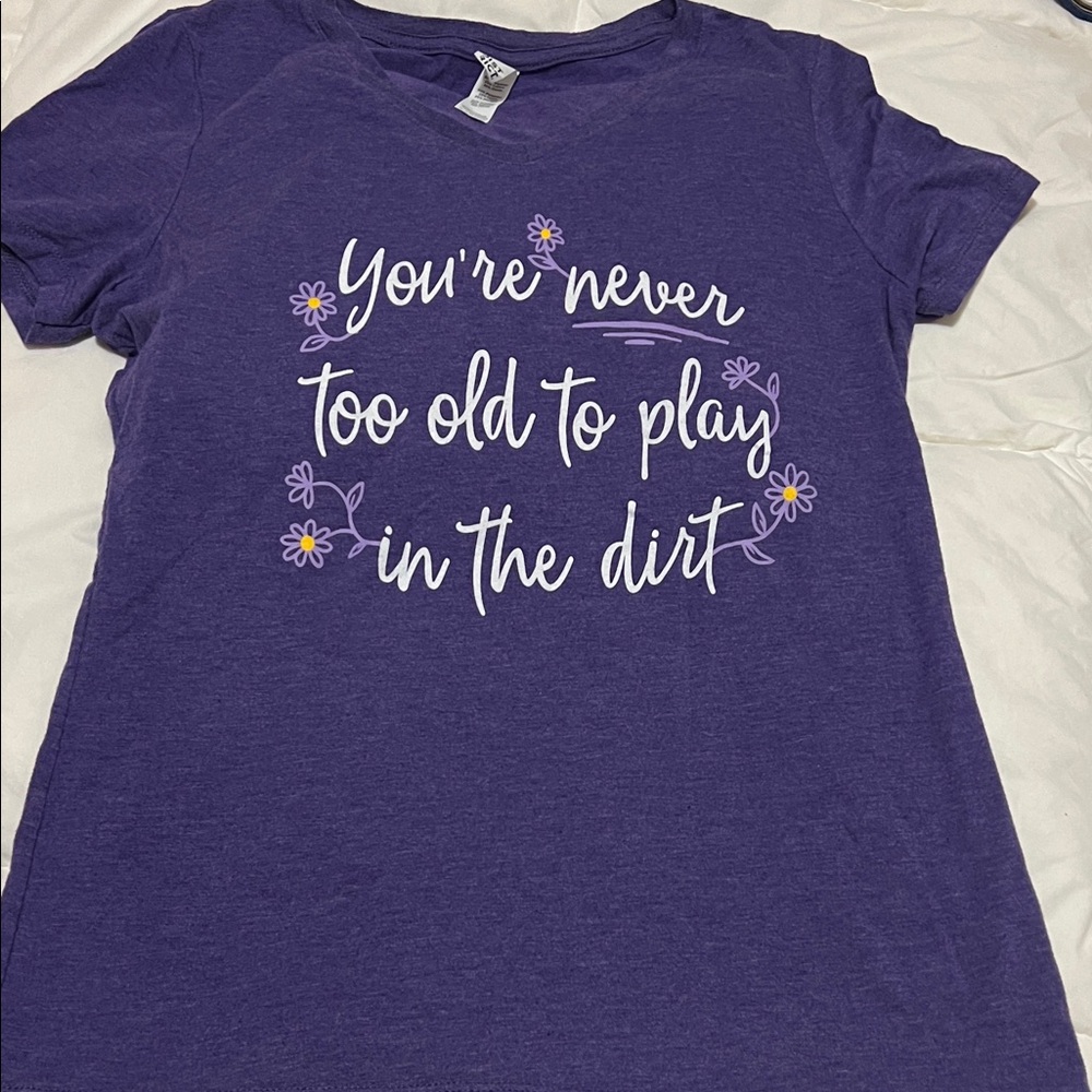District Purple Tee shirt Gardening V-neck short sleeve size M
